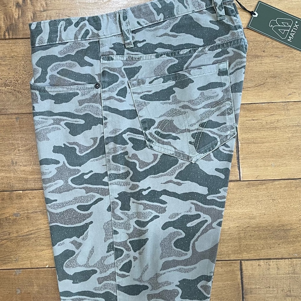MATIX - “Gripper fit” - light green tiger Camo shorts **NWT**